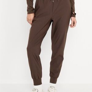 High waisted, sleek jogger tech pants